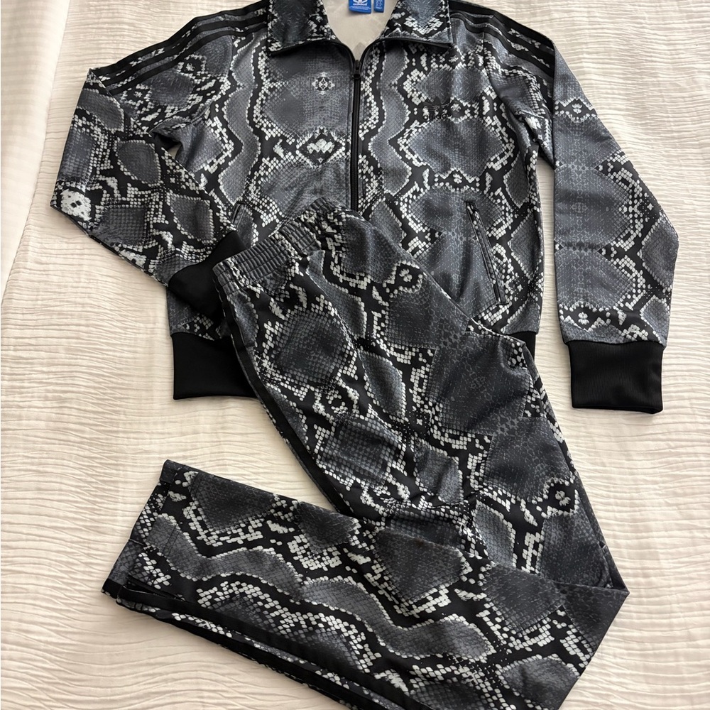Adidas Originals Black Gray Snakeskin Python Animal Zip up Jacket Pants Set